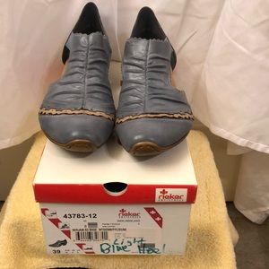 EUC Rieker slip on short heeled shoes. Size 39/8.